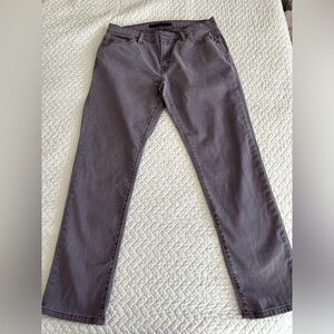 LEVI'S DISTRESSED BOYFRIEND JEANS - Women's 6 Medium (Purple)